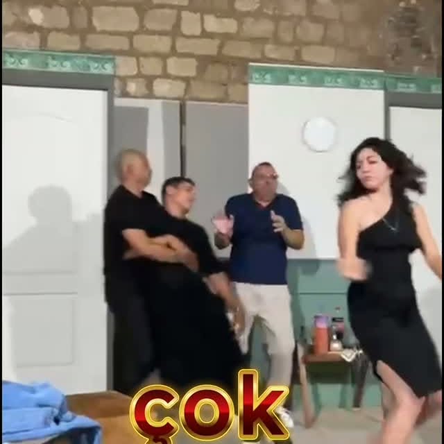 🎭 KKTC, kahkahaya hazır mısın?

Provalar tamamlanıyor, heyecan yükseliyor… Ve perde açılmak üzere! 🎬

Kahkahanın temposunun hiç düşmediği, sürprizlerle dolu yepyeni bir komedi çok yakında sahnede!

Genel provadan sadece birkaç küçük ipucu bırakıyoruz… Gerisini sahnede göreceksini